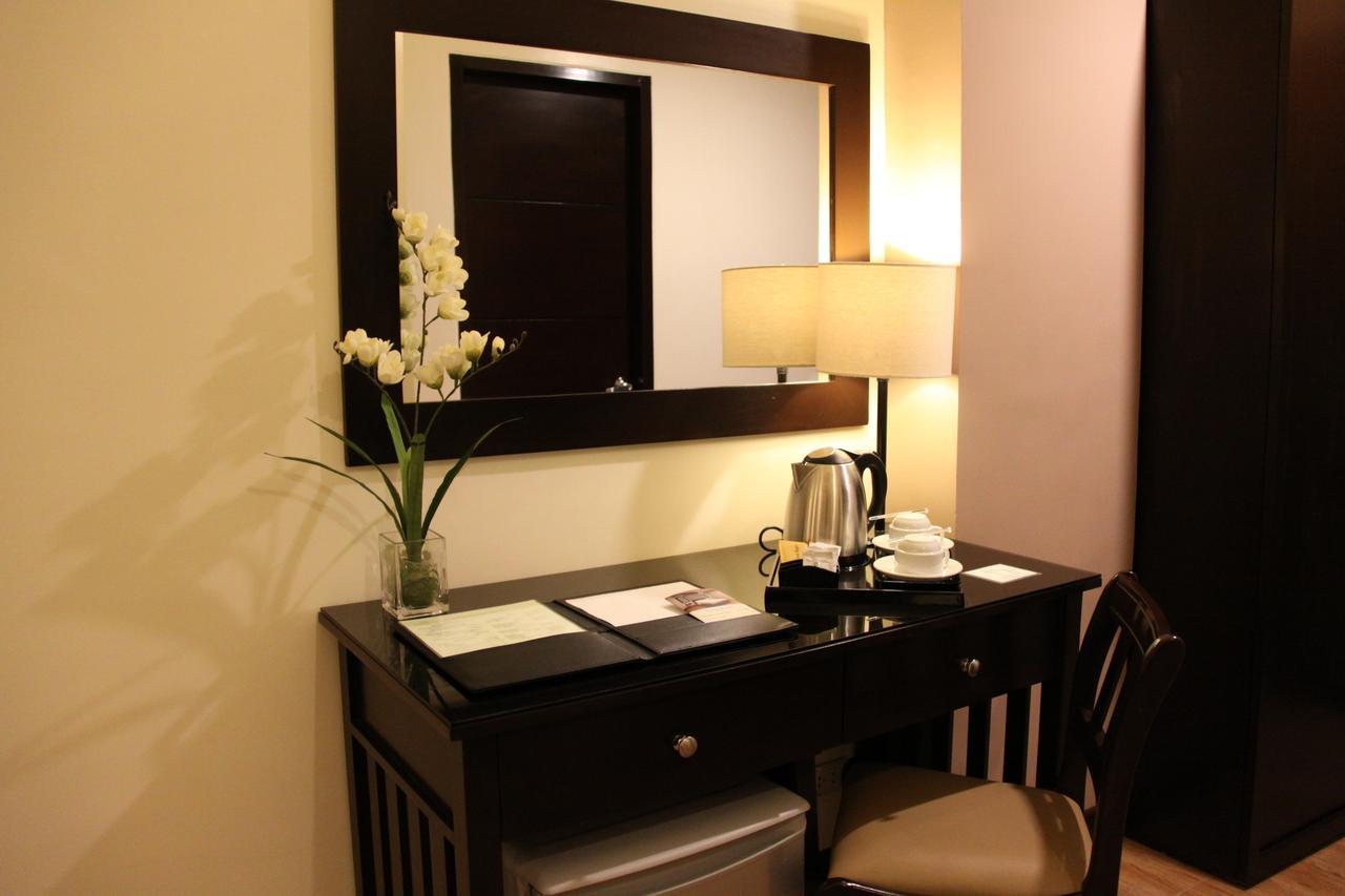Prime City Resort Hotel Angeles Bagian luar foto
