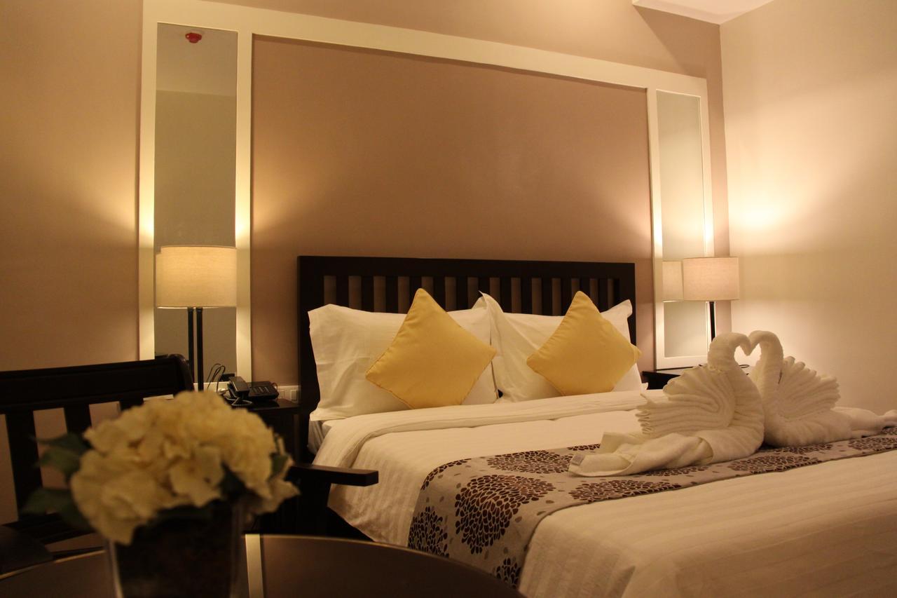 Prime City Resort Hotel Angeles Bagian luar foto