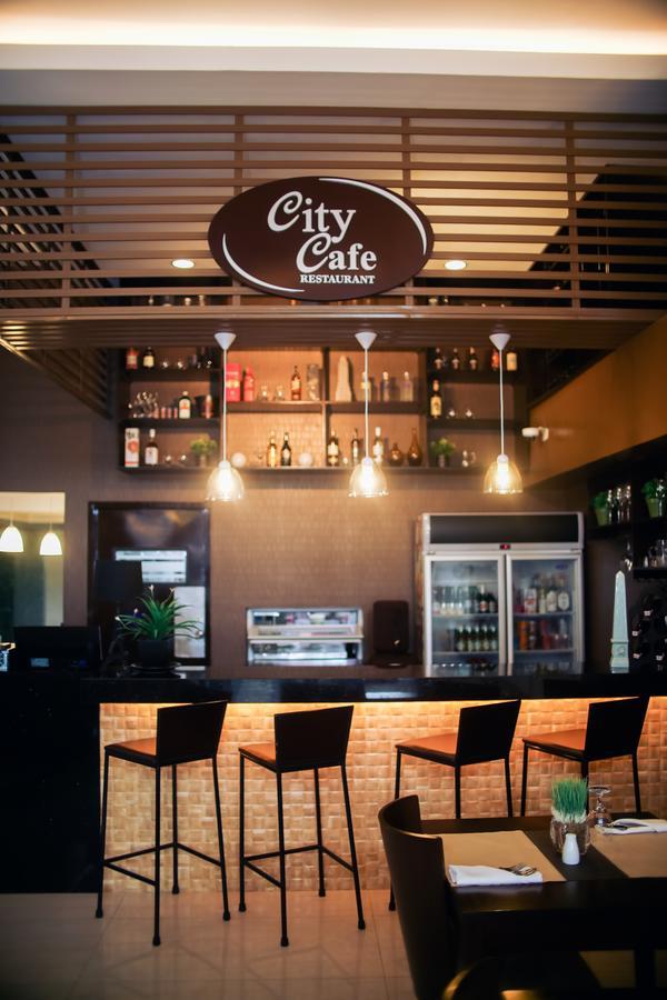 Prime City Resort Hotel Angeles Bagian luar foto