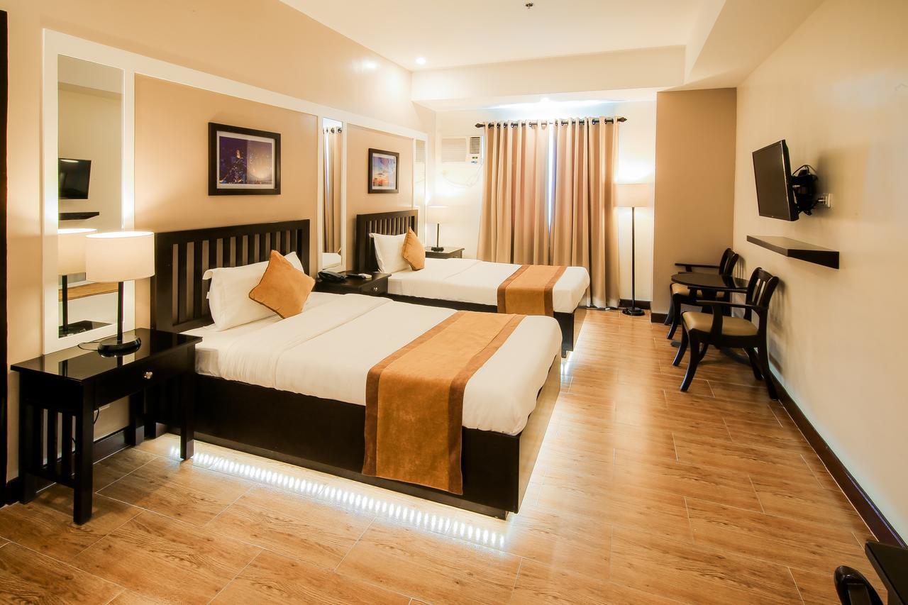 Prime City Resort Hotel Angeles Bagian luar foto