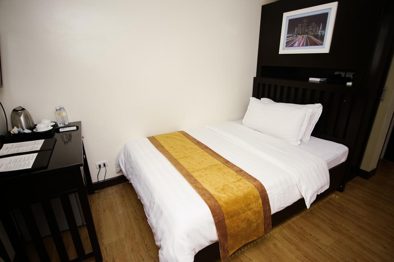 Prime City Resort Hotel Angeles Bagian luar foto