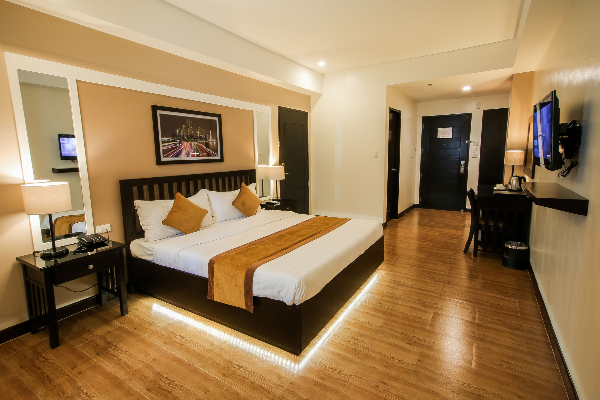Prime City Resort Hotel Angeles Bagian luar foto