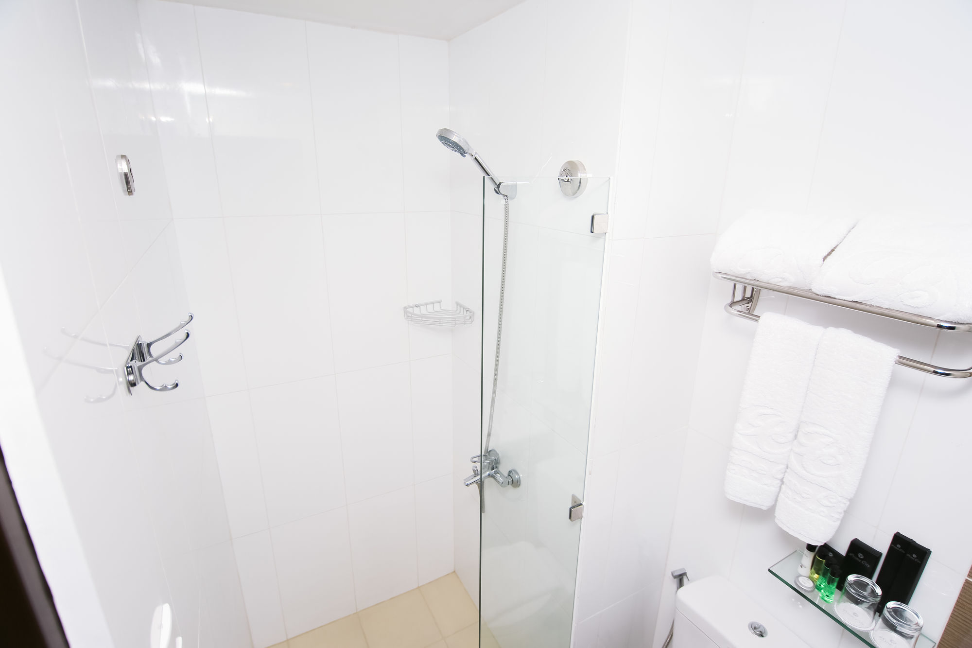 Prime City Resort Hotel Angeles Bagian luar foto