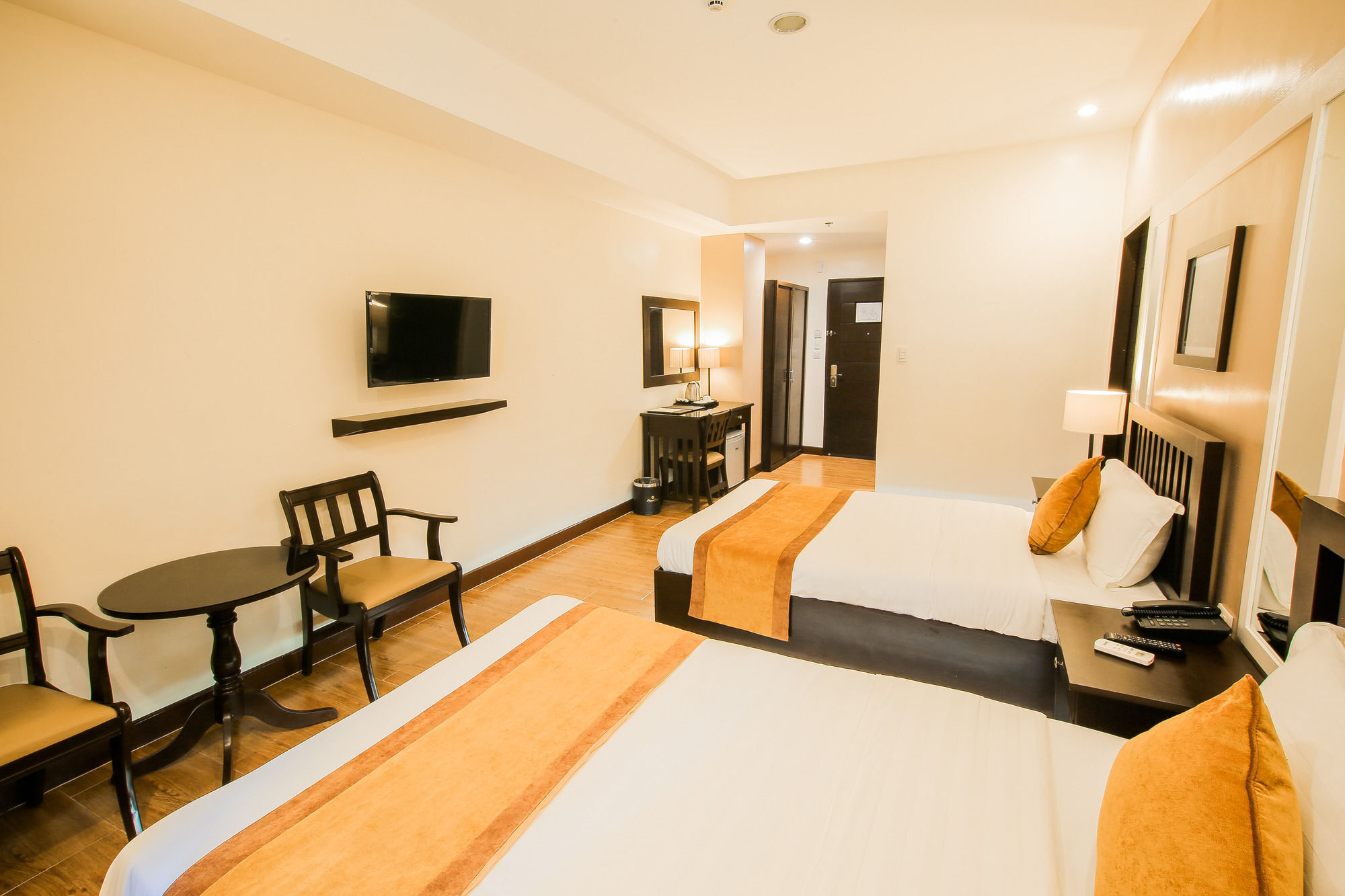 Prime City Resort Hotel Angeles Bagian luar foto