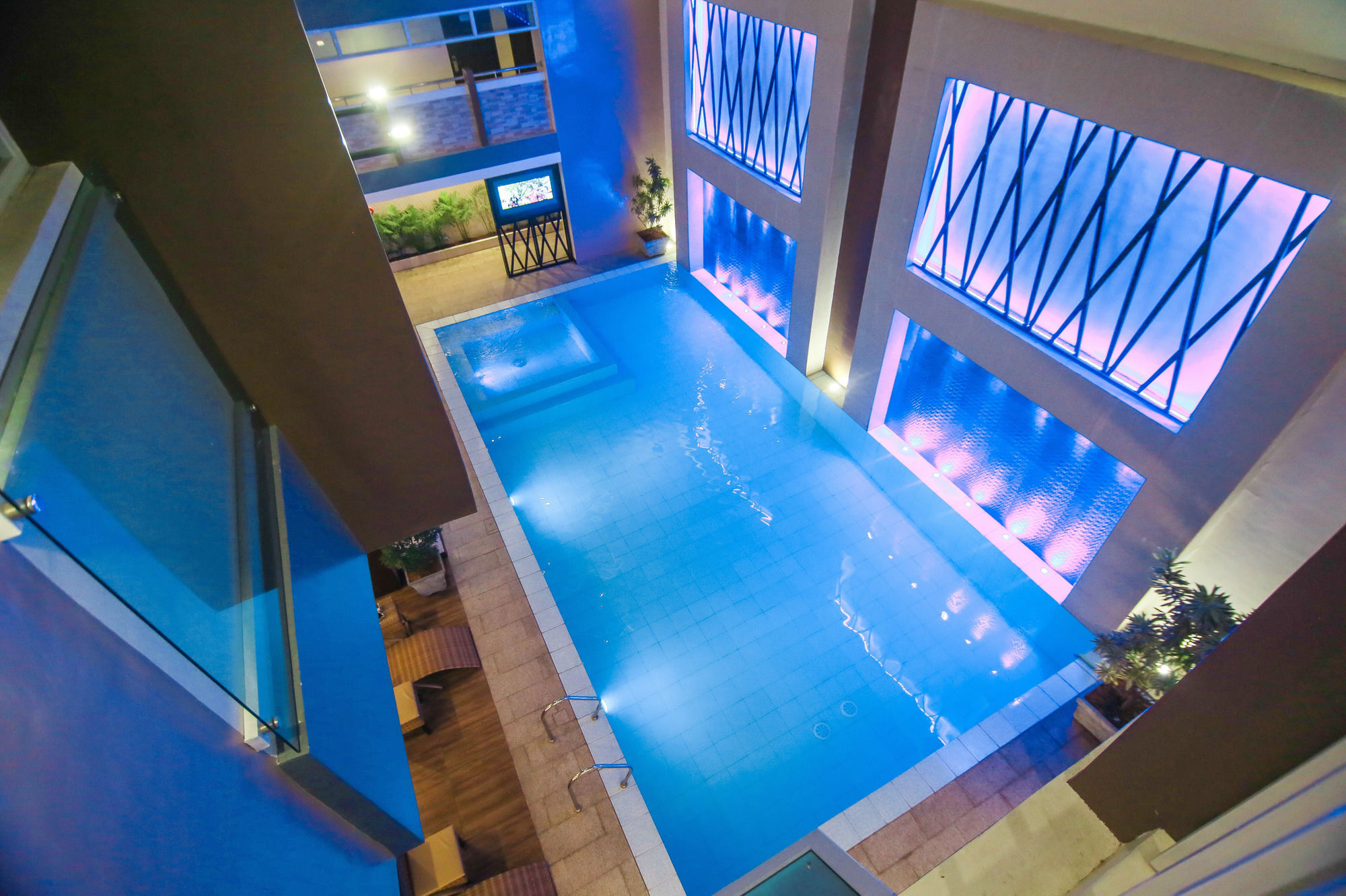 Prime City Resort Hotel Angeles Bagian luar foto