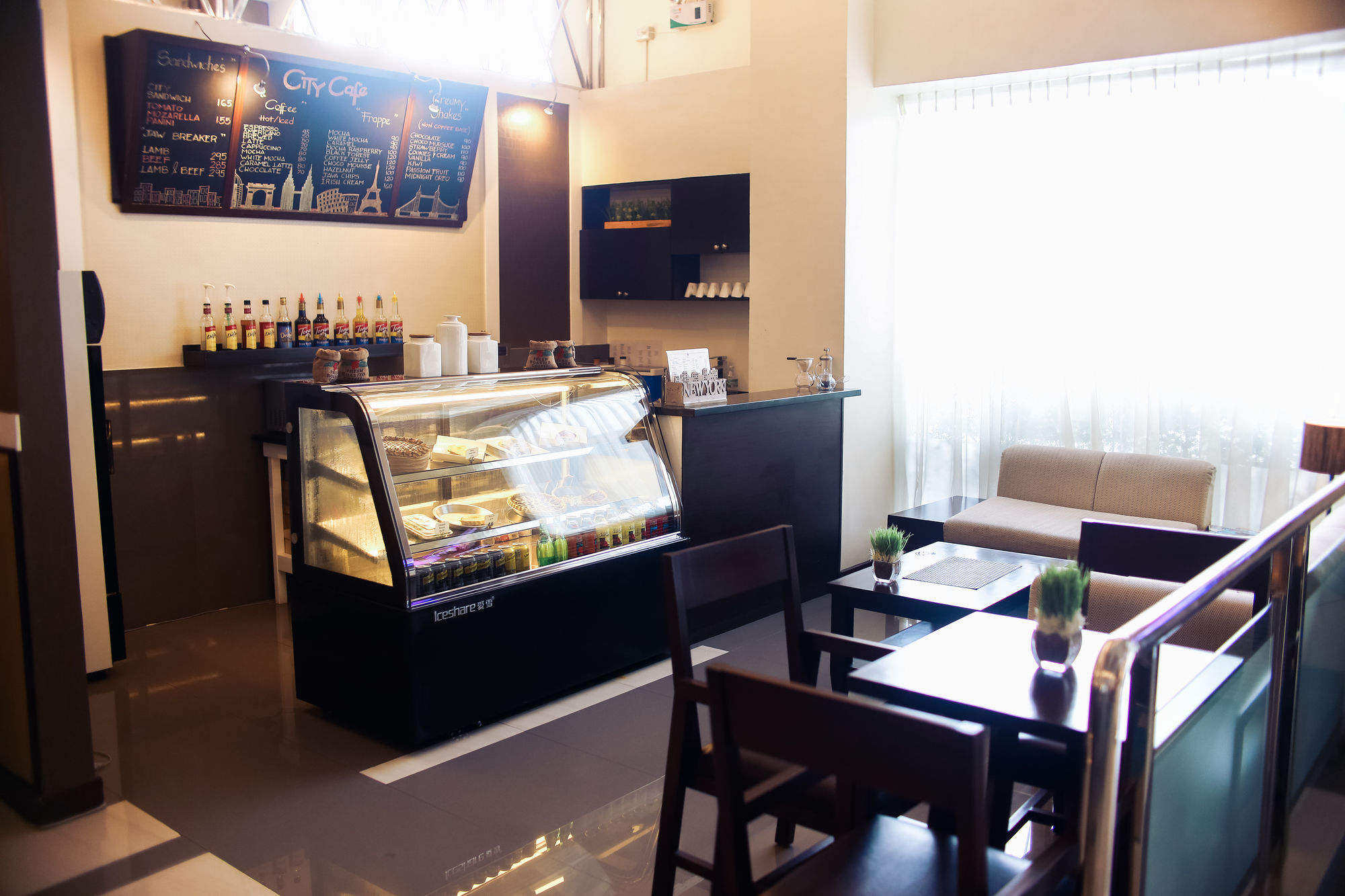 Prime City Resort Hotel Angeles Bagian luar foto