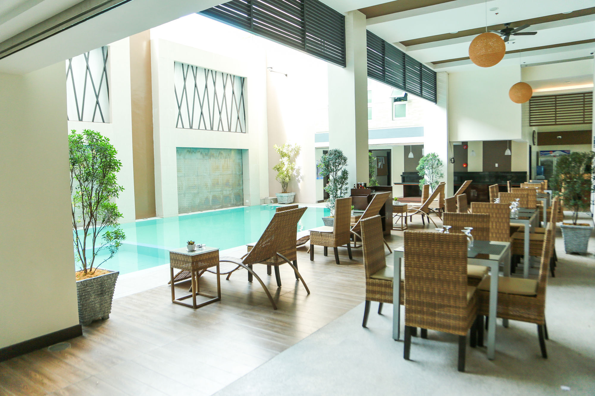 Prime City Resort Hotel Angeles Bagian luar foto