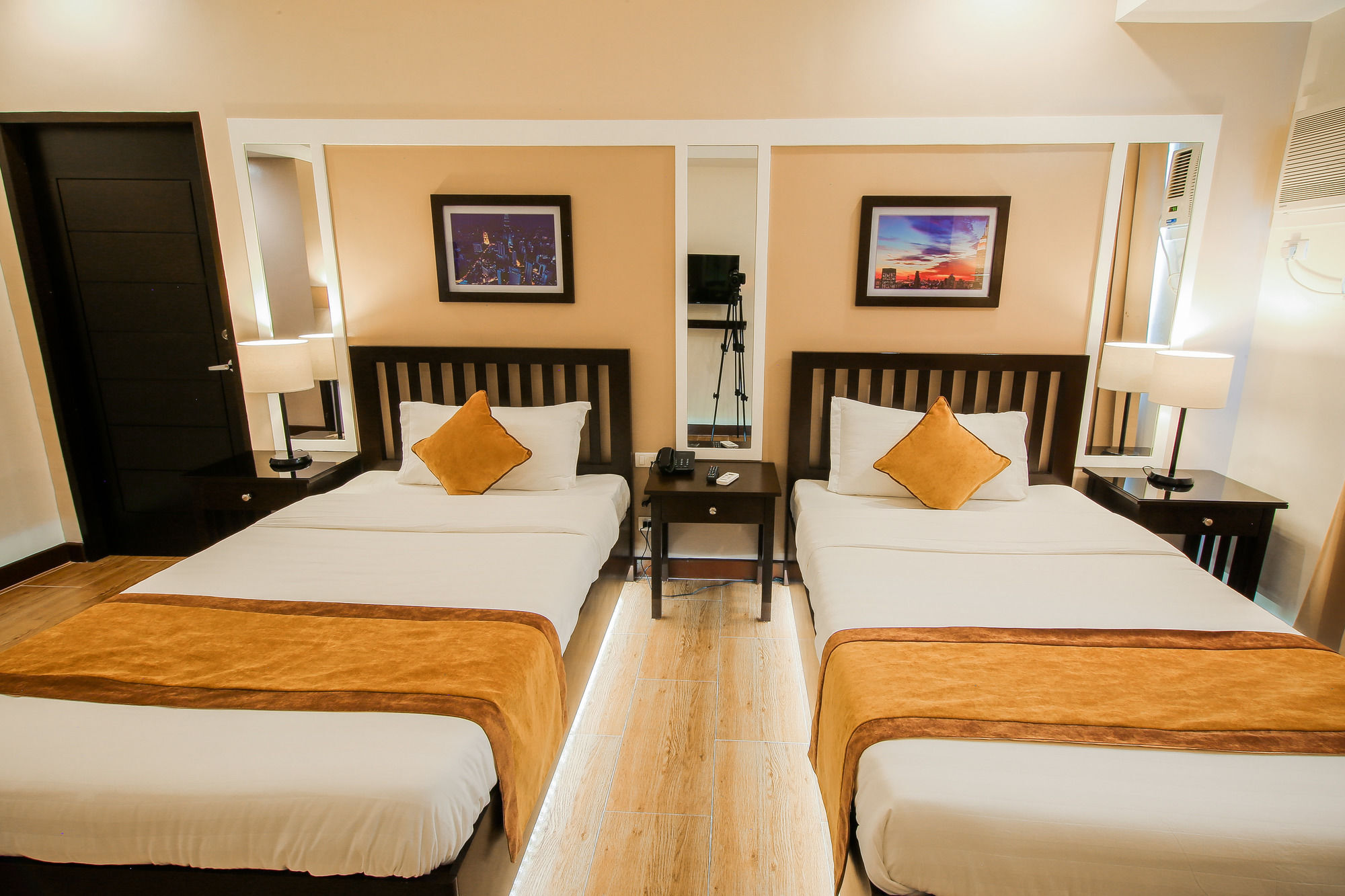 Prime City Resort Hotel Angeles Bagian luar foto