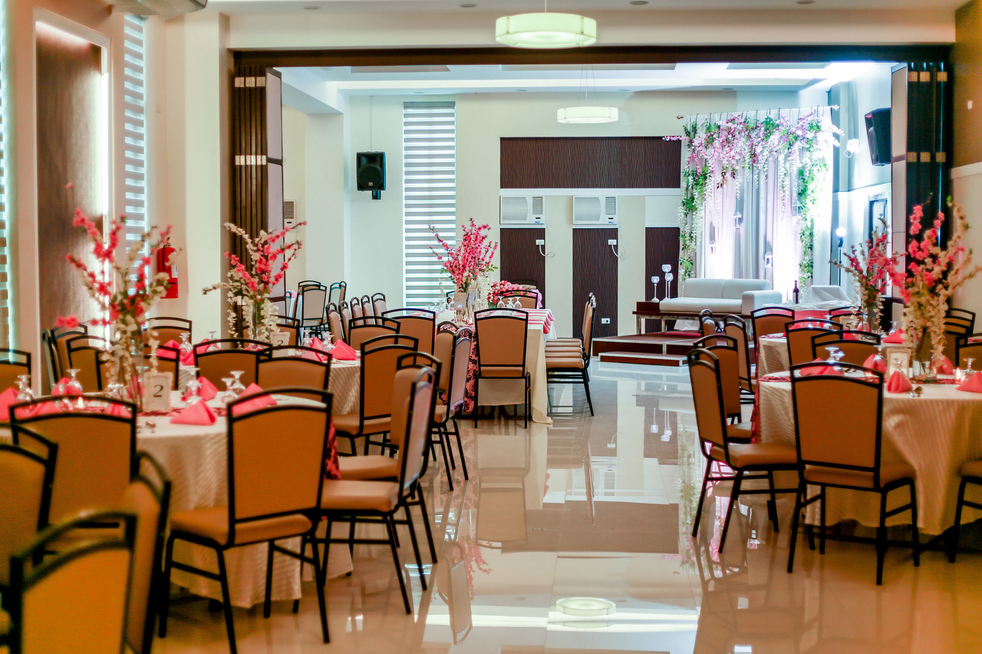 Prime City Resort Hotel Angeles Bagian luar foto