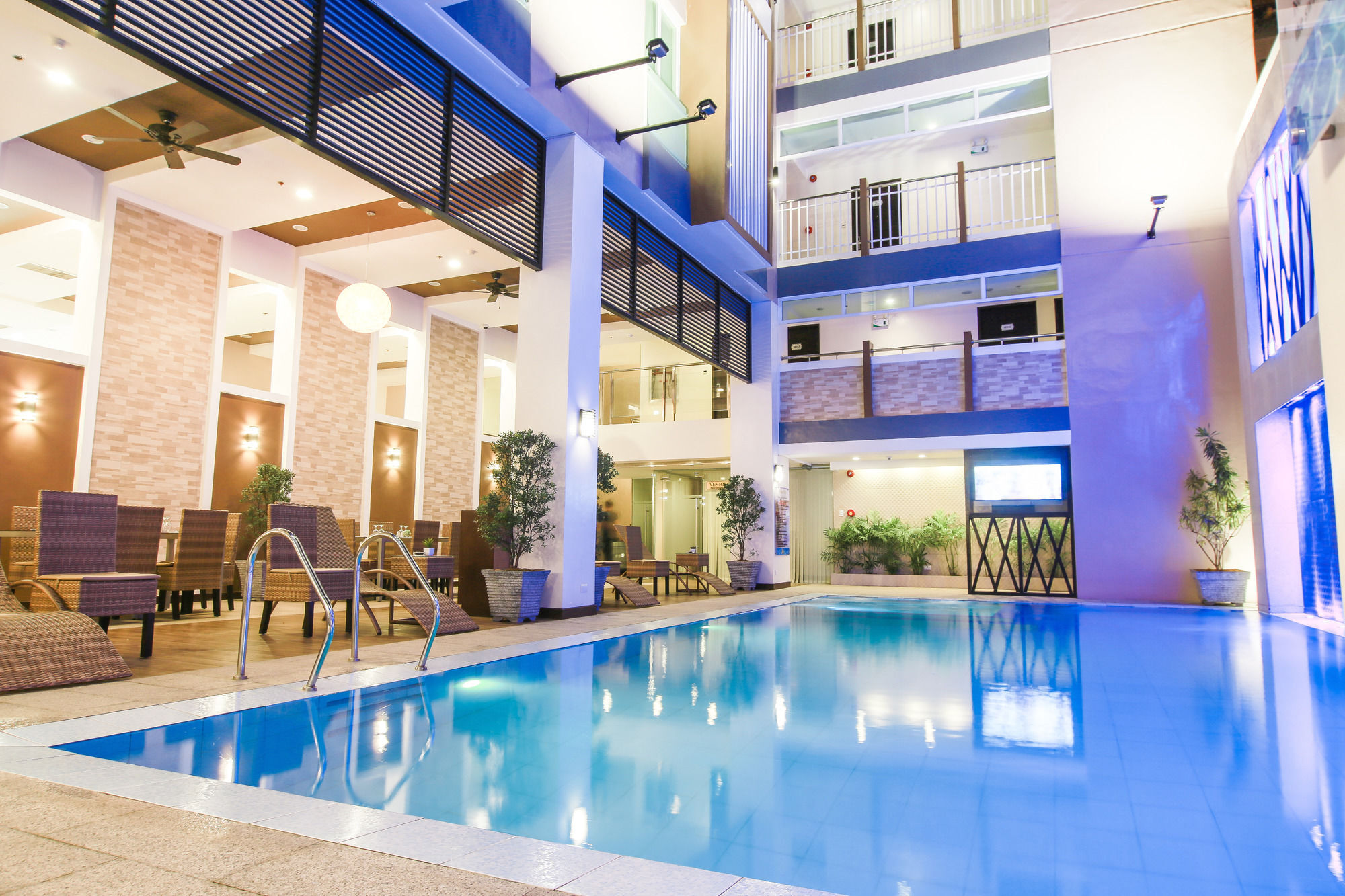 Prime City Resort Hotel Angeles Bagian luar foto